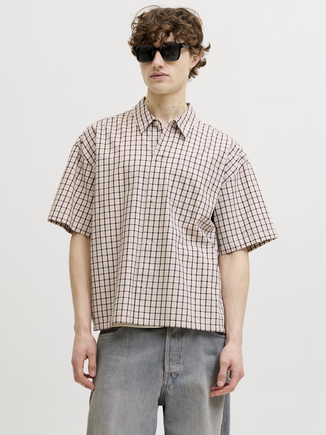 model_shot-front